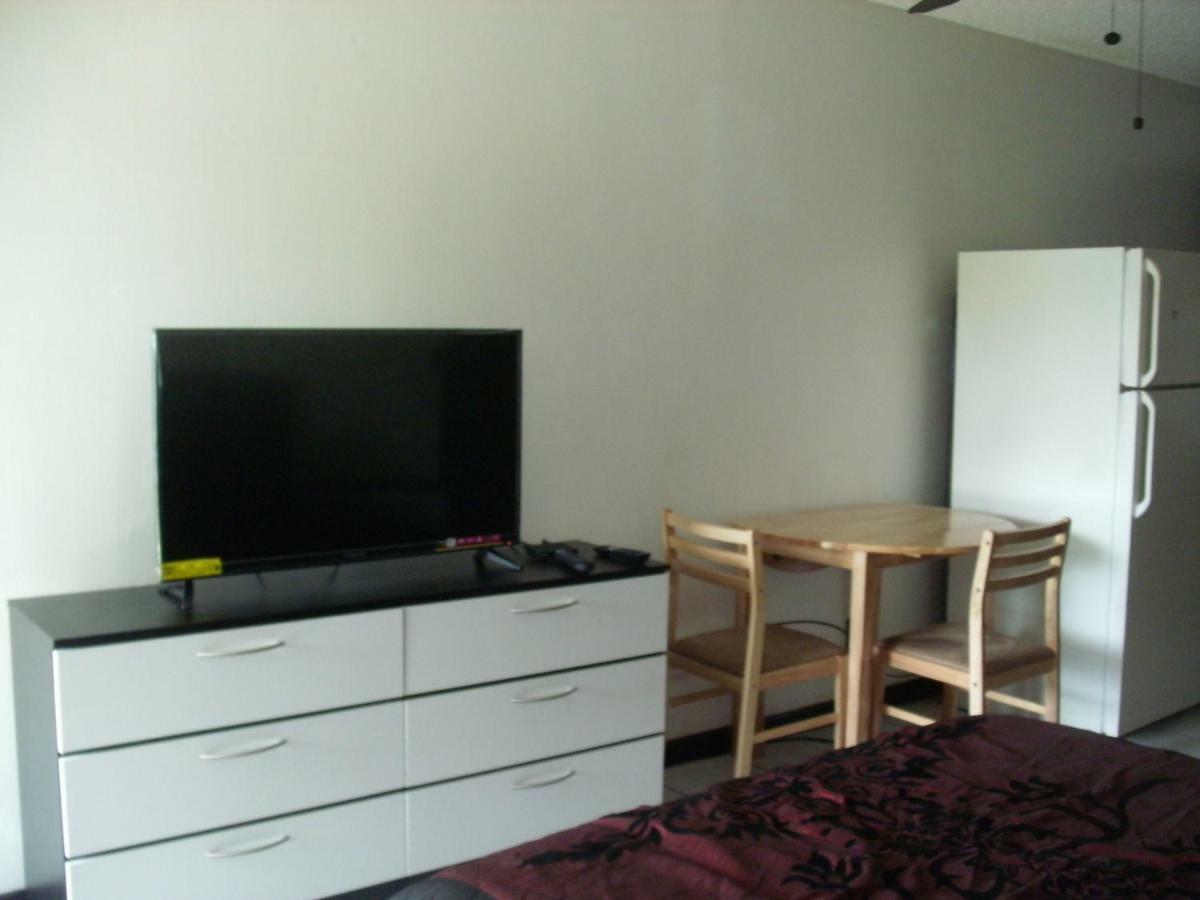 Appartamento Newly Furnished Large Clean Quiet Private Unit Fort Lauderdale Esterno foto